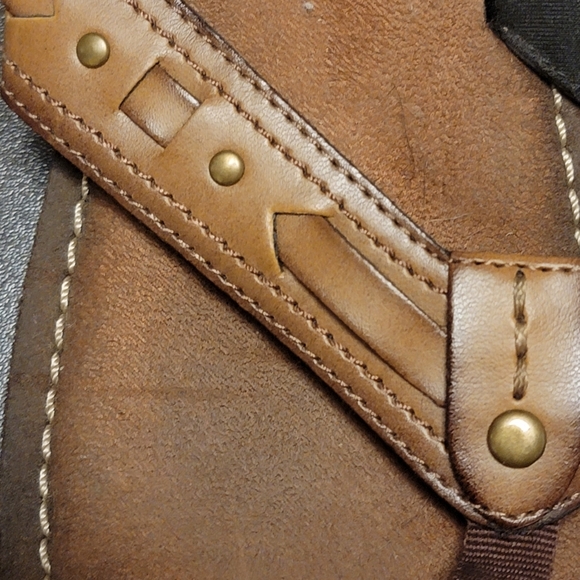 Clarks Flip Flops - Picture 3 of 6